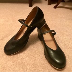 Bioch gently used black leather tap shoes 10